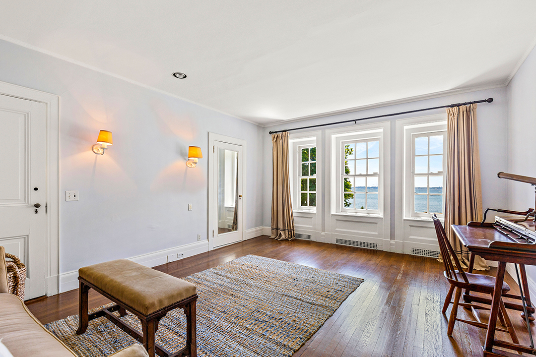 Audrey Hepburn And Cast Filmed Parts Of Sabrina At This Rye Ny Manor Listed For 11m 26 64a5570a