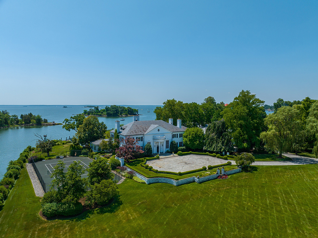 Donald Trumps Former Greenwich Estate Relists After Years Of Being On And Off The Market D