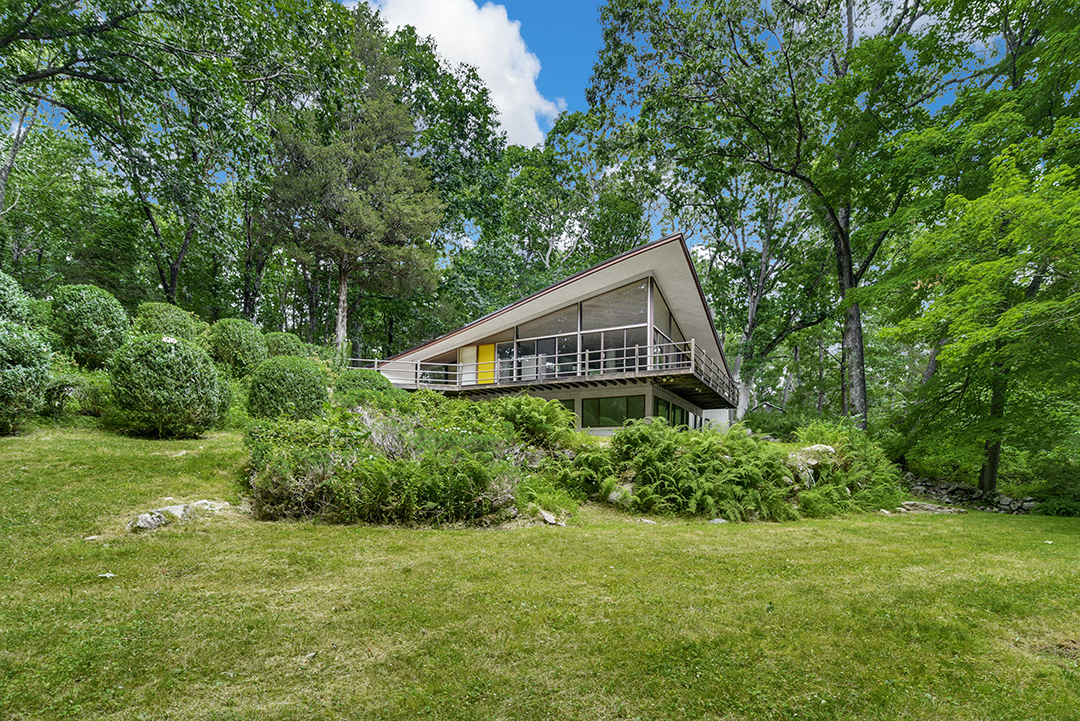 New Canaans Treasured Circa 1960 Evans House Lists For 2 1m B