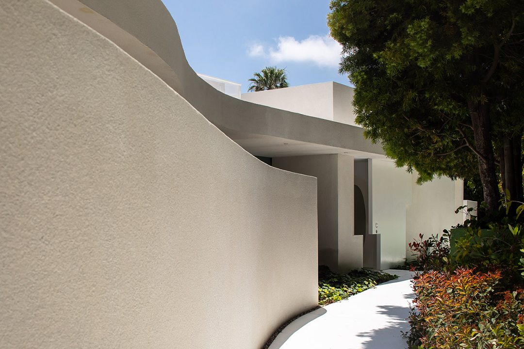 Renowned Architect Miguel Angel Aragones Lists Minimalist Yet Groovy Beverly Hills Masterpiece 510 Arkell 19