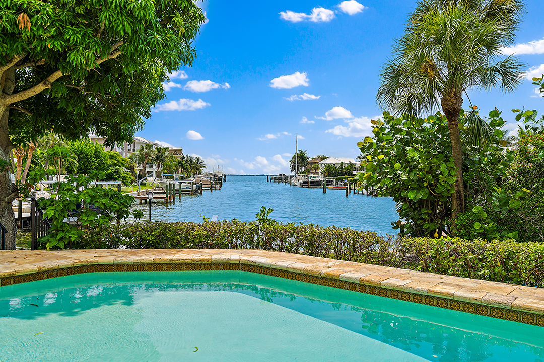 Abbas Former Florida Getaway For Warm Weather Fun Hits The Market R