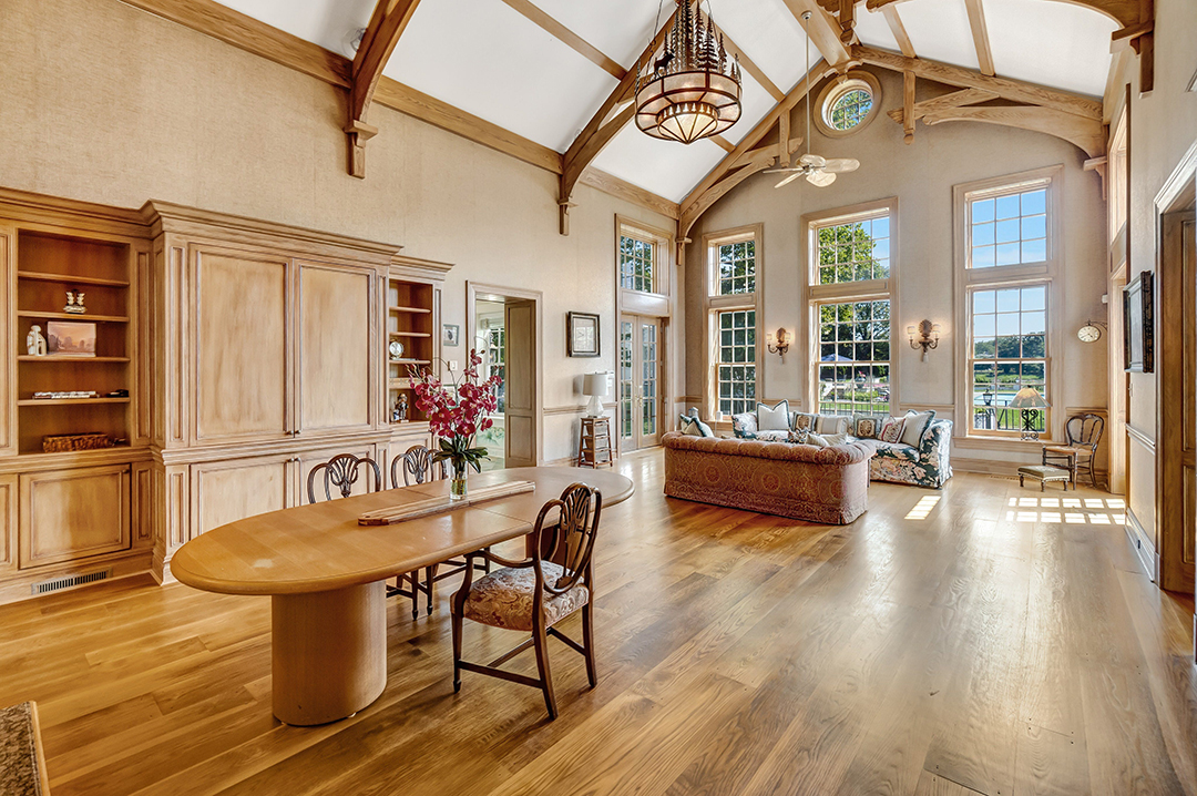 Donald Trumps Former Greenwich Estate Relists After Years Of Being On And Off The Market Zz