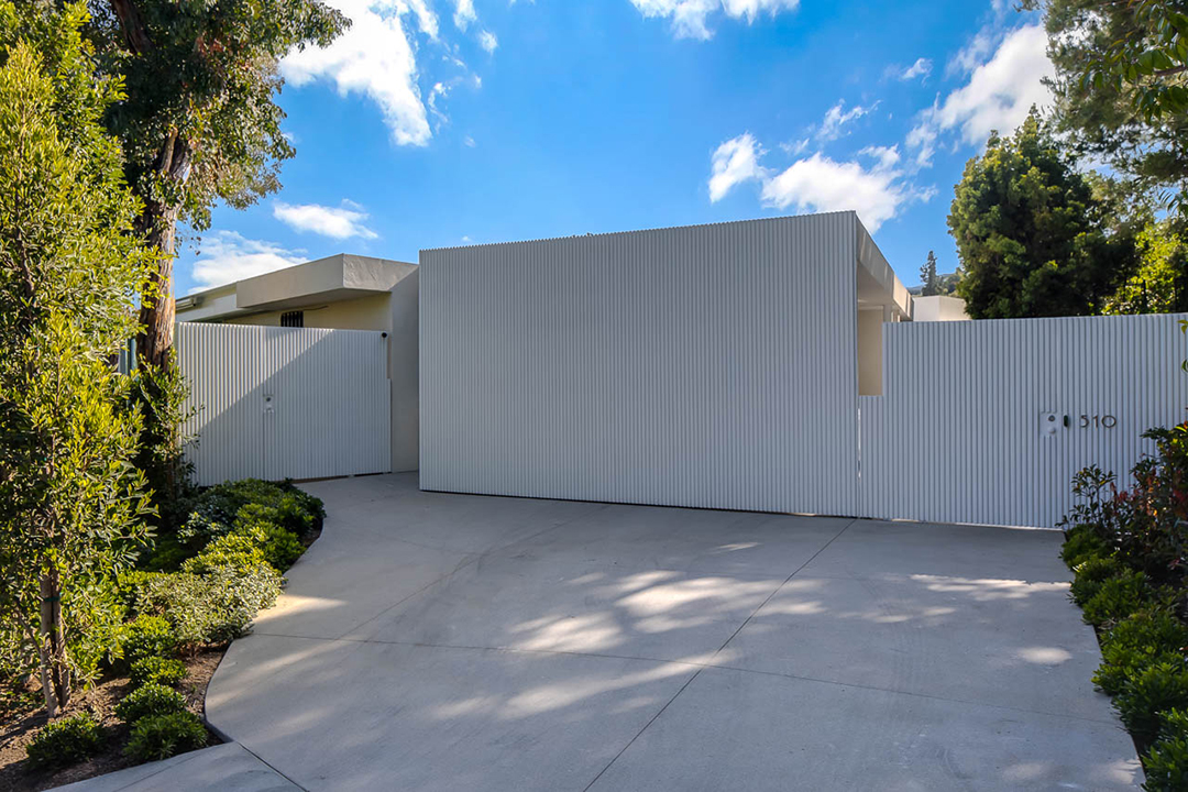 Renowned Architect Miguel Angel Aragones Lists Minimalist Yet Groovy Beverly Hills Masterpiece 510 Arkell 16