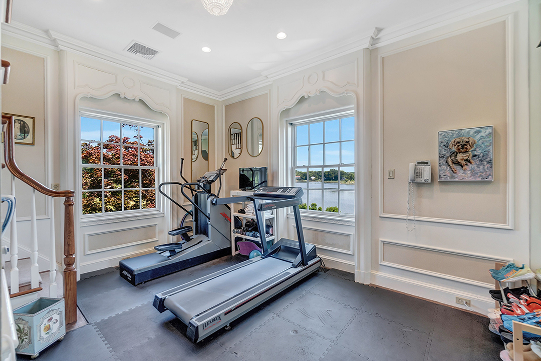 Donald Trumps Former Greenwich Estate Relists After Years Of Being On And Off The Market X