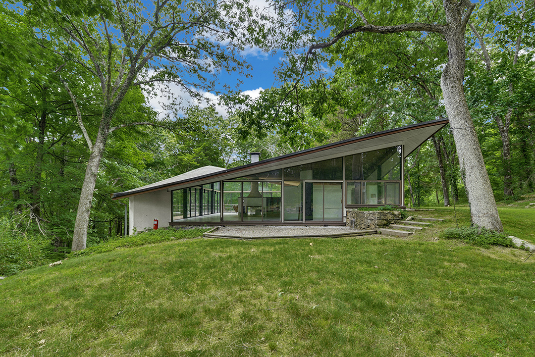 New Canaans Treasured Circa 1960 Evans House Lists For 2 1m L