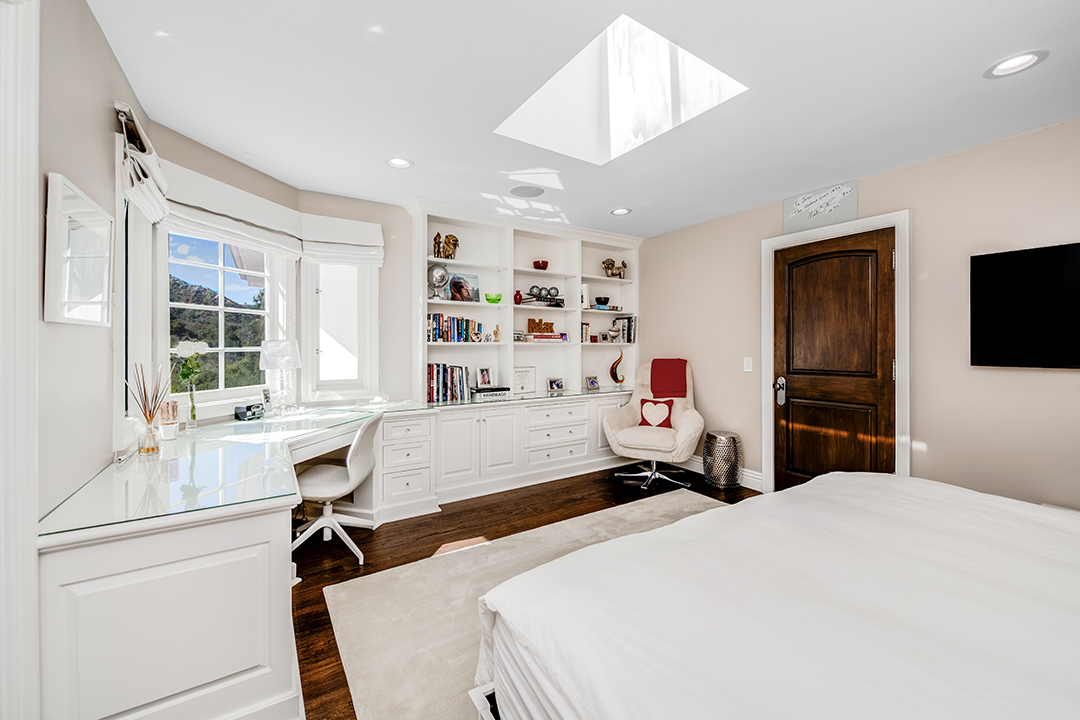 Bel Air Home Custom Built And Signed By Basketball Great Magic Johnson Lists For 14 5m 0052