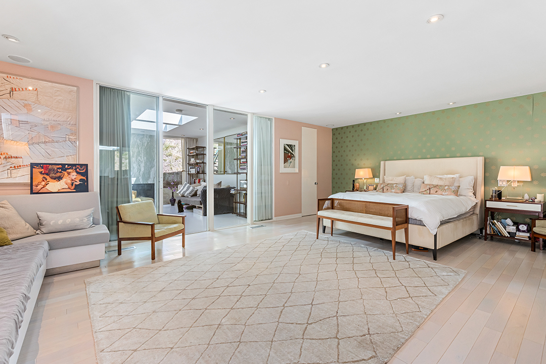 Actress Jaime King Lists A Circa 1960 Beverly Hills House Built By Walt Disney 1612 Schuyler 15