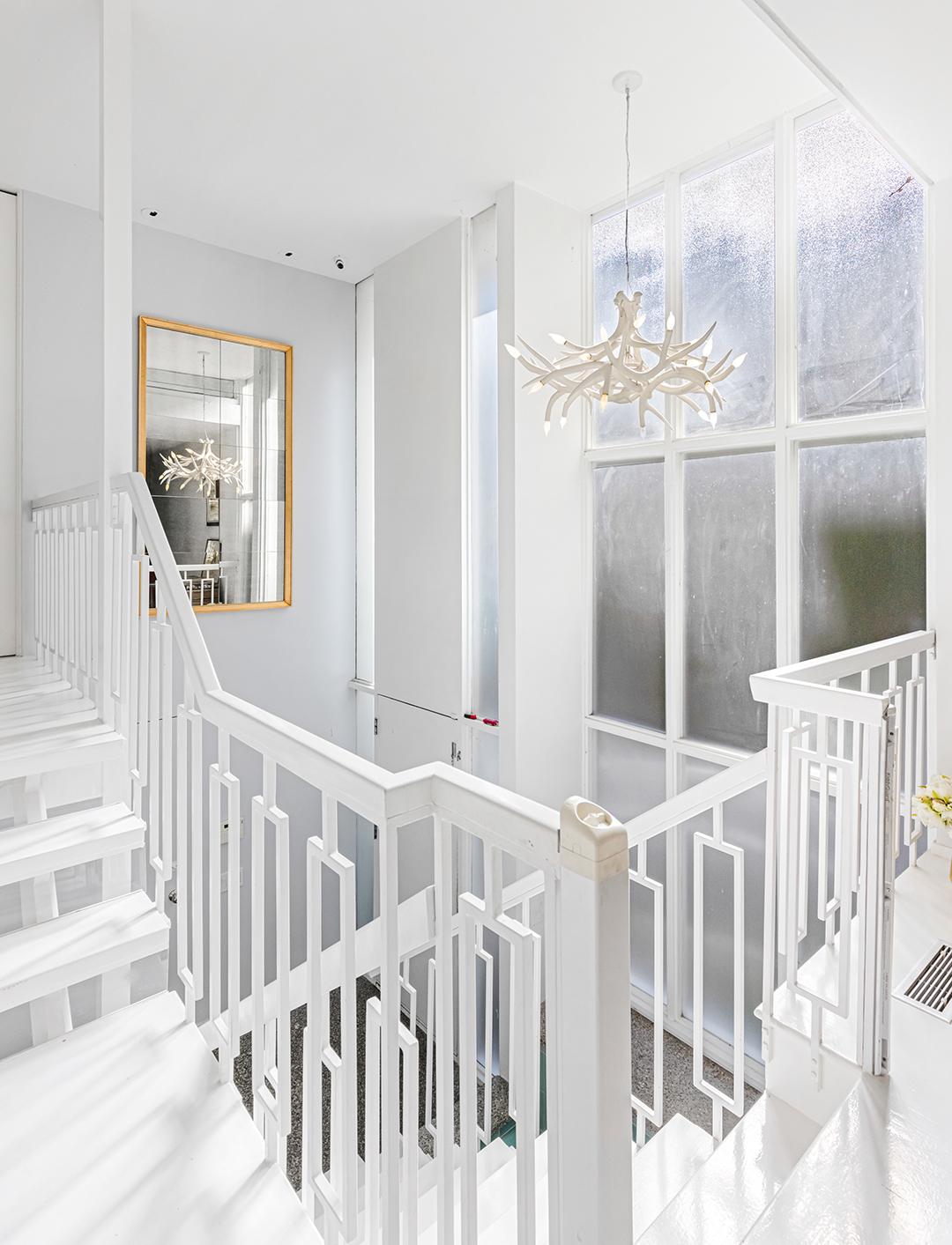 Actress Jaime King Lists A Circa 1960 Beverly Hills House Built By Walt Disney 1612 Schuyler 08