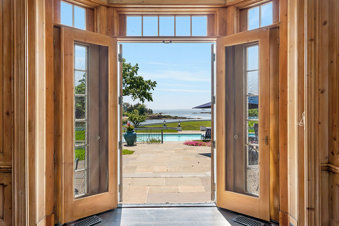 Donald Trumps Former Greenwich Estate Relists After Years Of Being On And Off The Market Zzzzzz