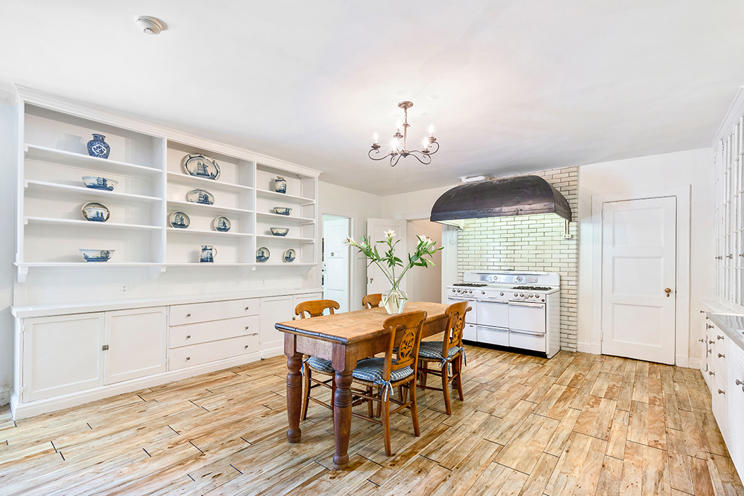 Audrey Hepburn And Cast Filmed Parts Of Sabrina At This Rye Ny Manor Listed For 11m 33 64a5636a