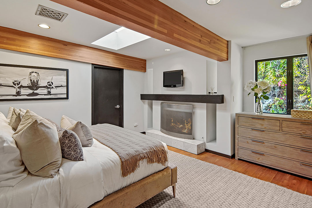 Hollywood Hills Guest Room