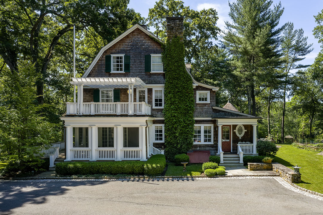 Bedford Hills Side Entry