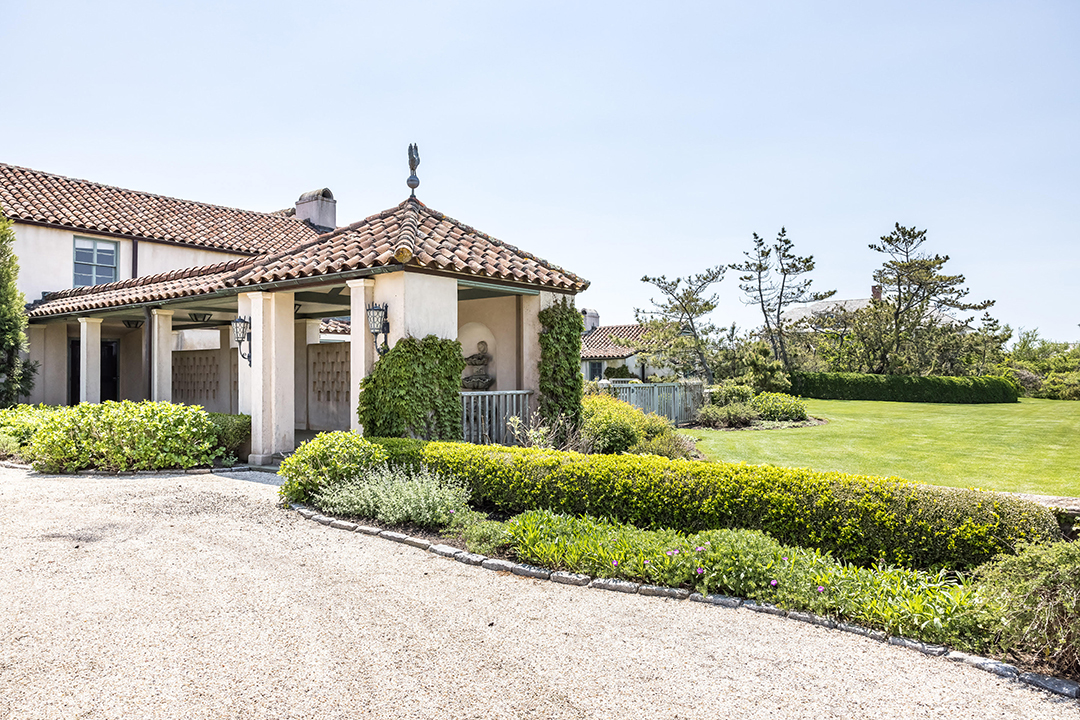Inside A 65m Beachfront East Hampton Estate Listed For The First Time In 75 Years 001