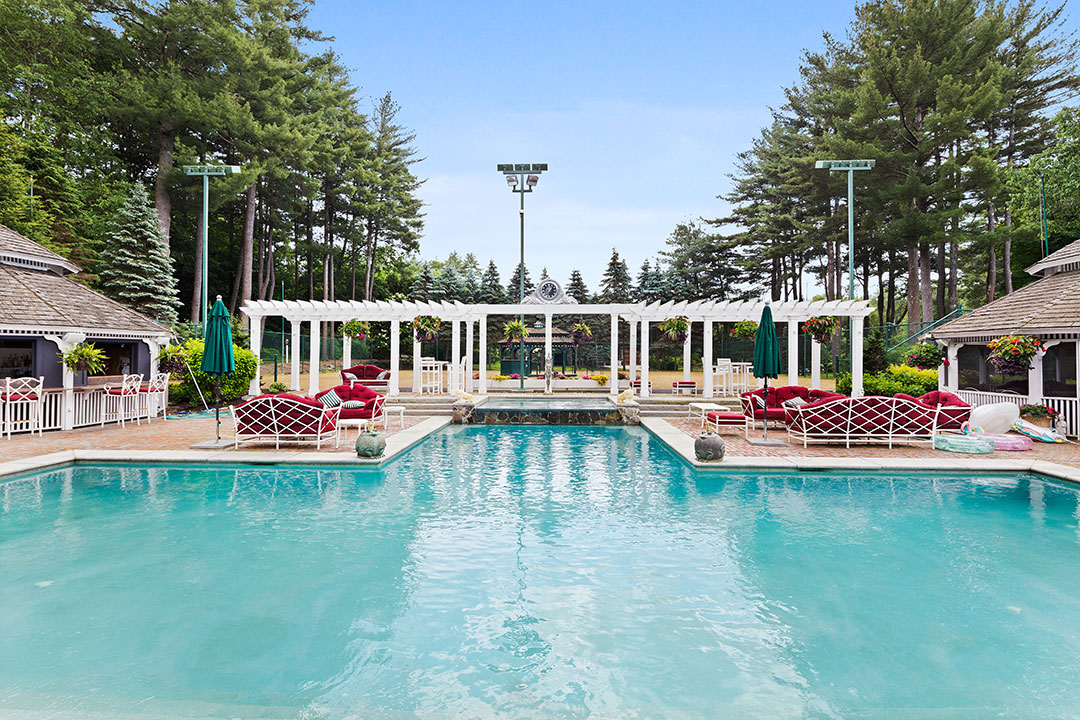 Yankee Candle Estate Pool