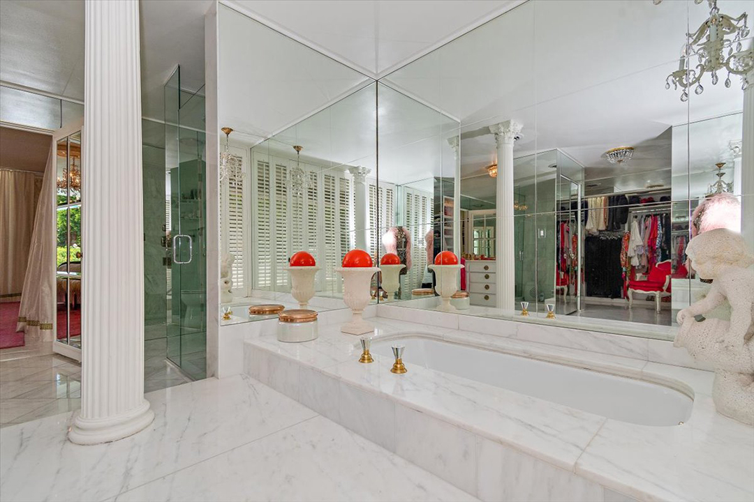 Founder Of Spa Girl Cocktails Lists Palm Springs Estate Brimming With 60s Flair I