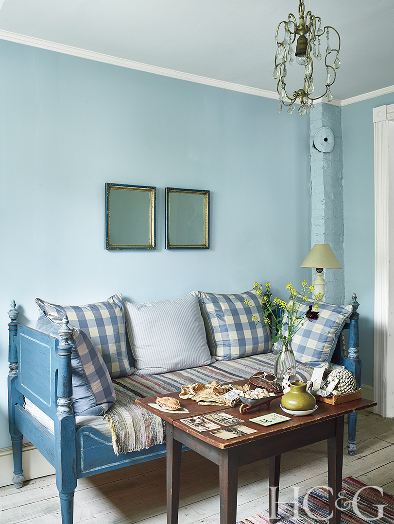 Mahler Sitting Rm 01 150