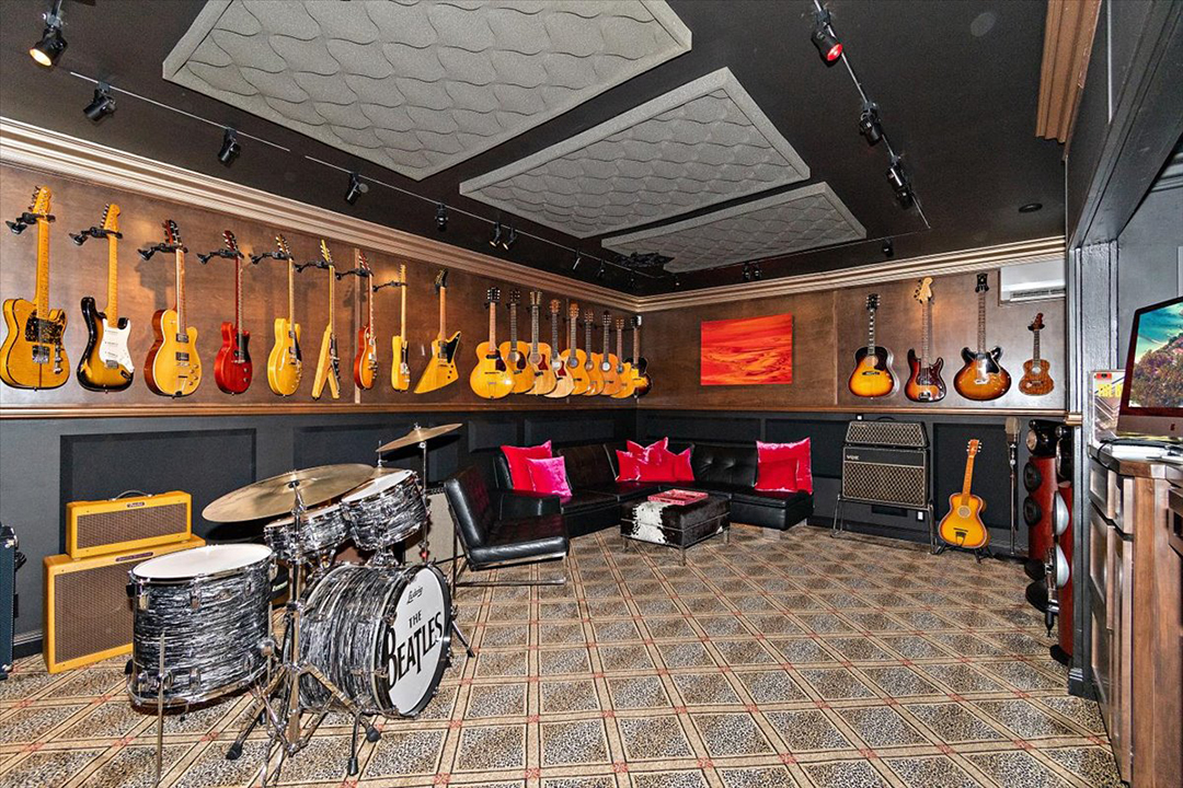 Founder Of Spa Girl Cocktails Lists Palm Springs Estate Brimming With 60s Flair J