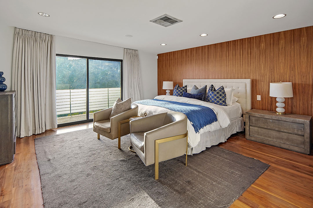 Hollywood Hills Upstairs Bedroom