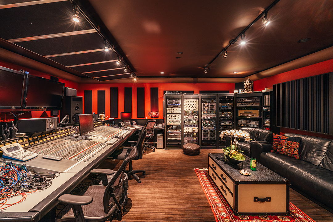 Motley Crues Tommy Lee Relists His Calabasas Home For 4 6m M
