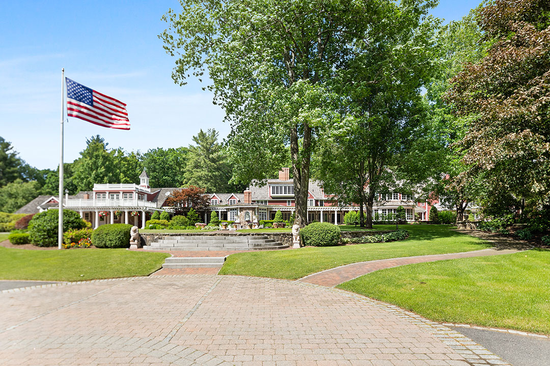 Yankee Estate Front Entrance With Flag