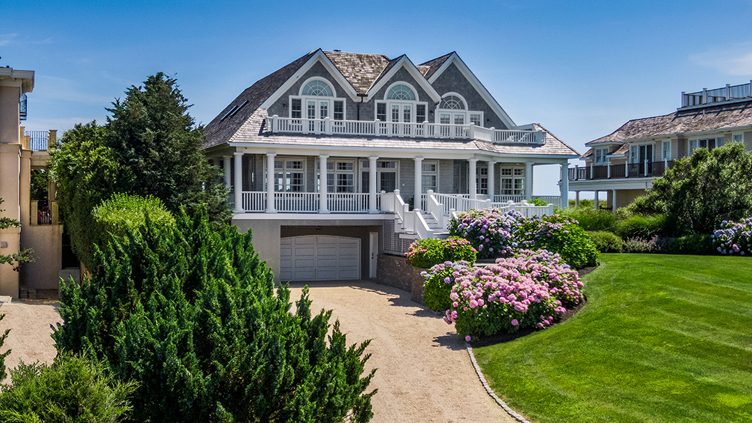 Tour A Quintessential Hamptons Beach House Priced At 11m C