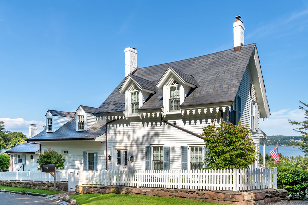 Snedens Landing Exterior And Pickett Fence