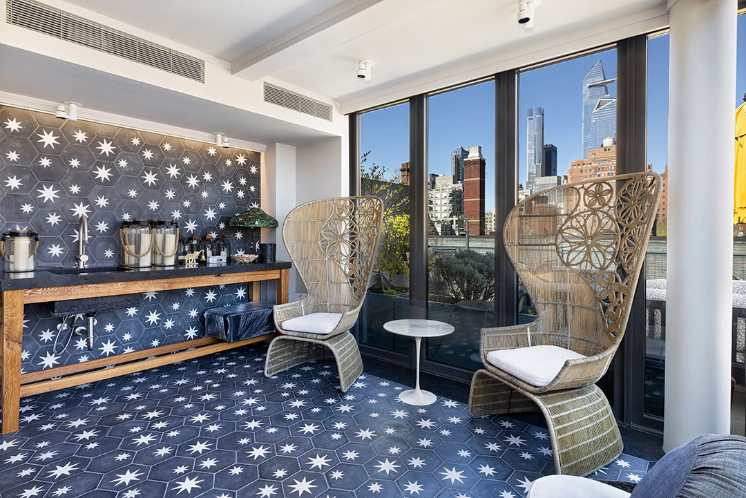 Barnes And Noble Nyc Bar Area