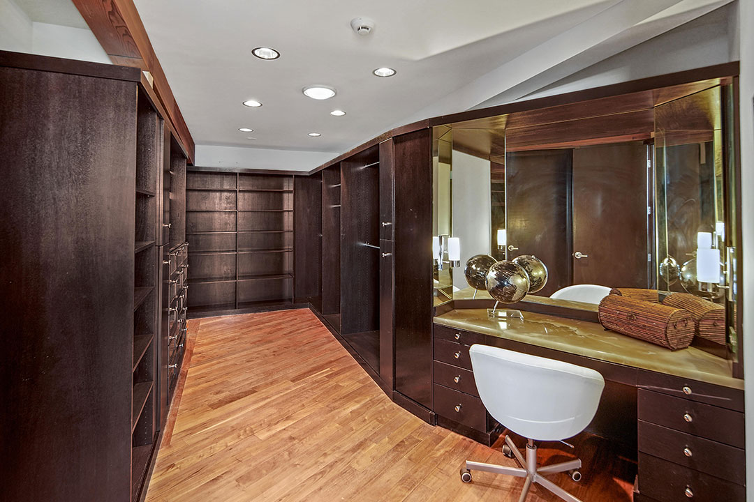 Hollywood Hills Dressing Room