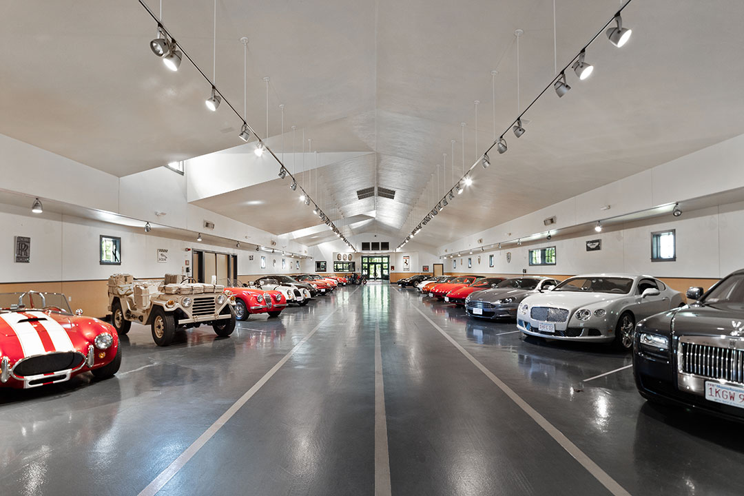 Yankee Estate Car Room