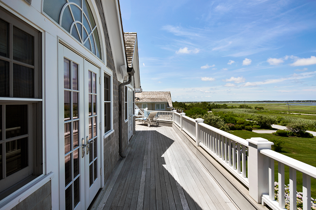 Tour A Quintessential Hamptons Beach House Priced At 11m T