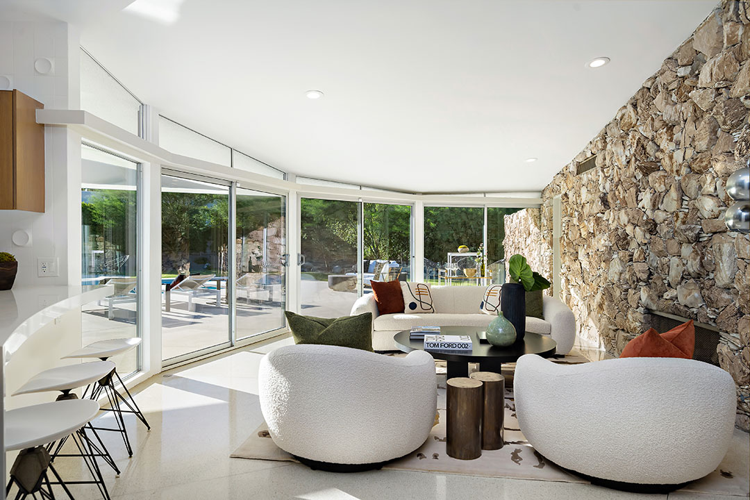 Elvis Palm Springs Sitting