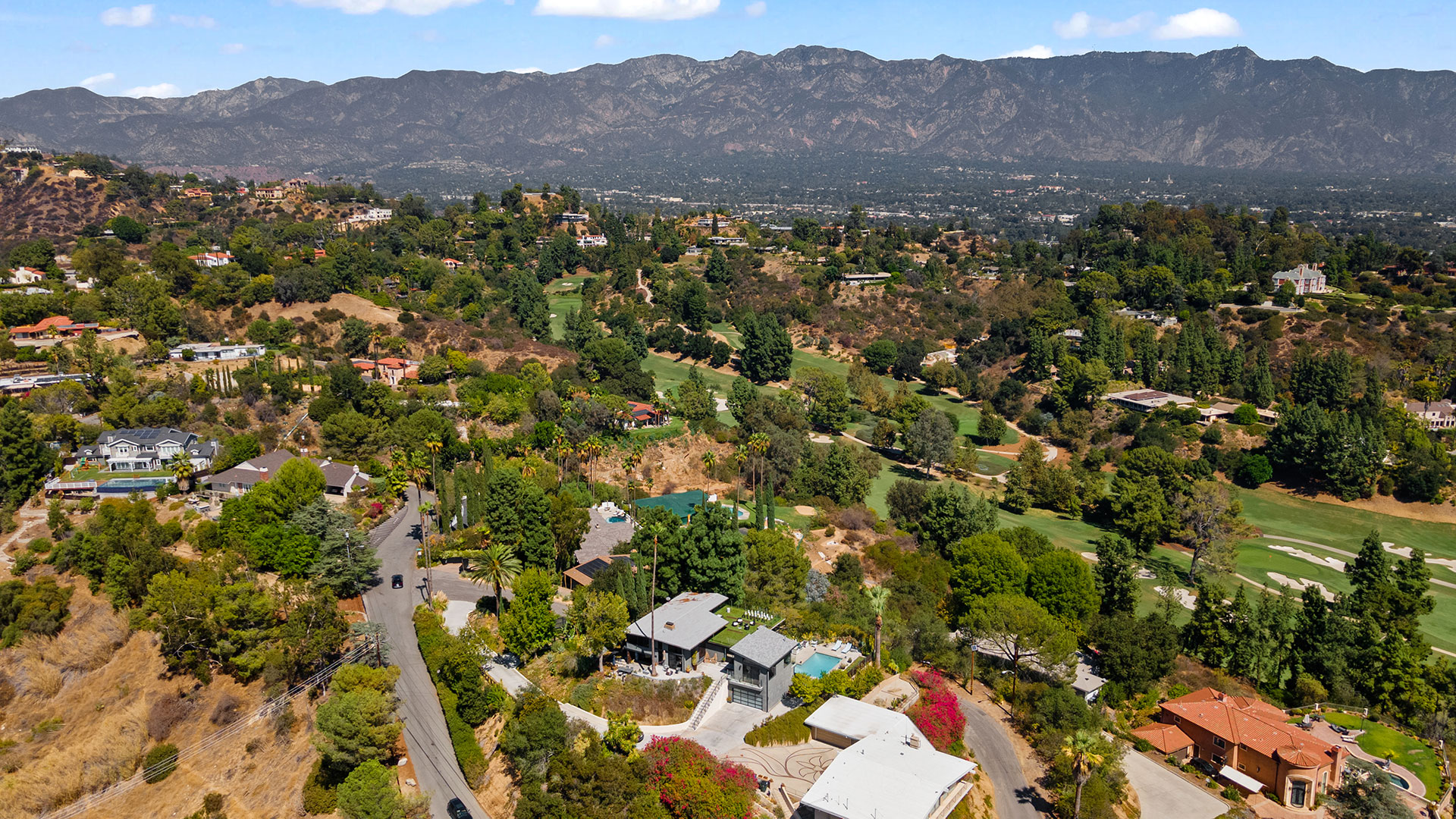 Pasadena Modern View With Golf