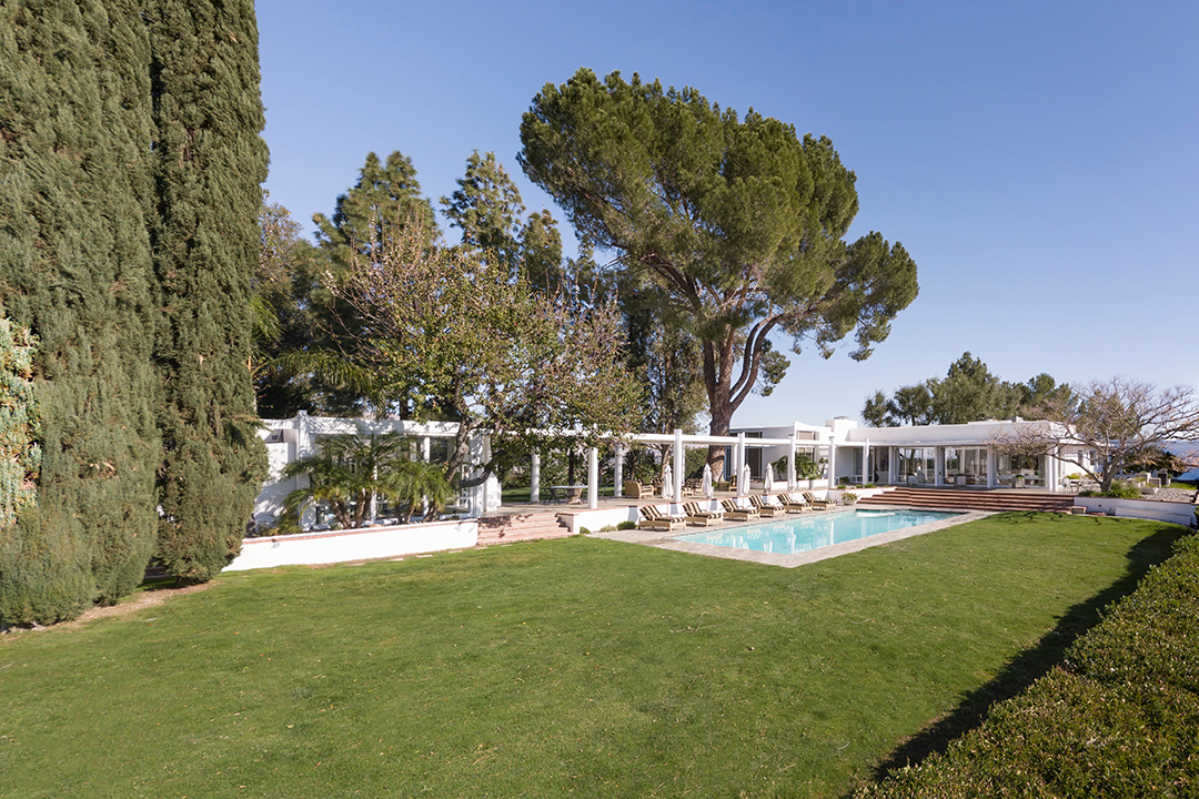 Frank Sinatras Famous Former Hilltop Midcentury Modern Has A New Price33