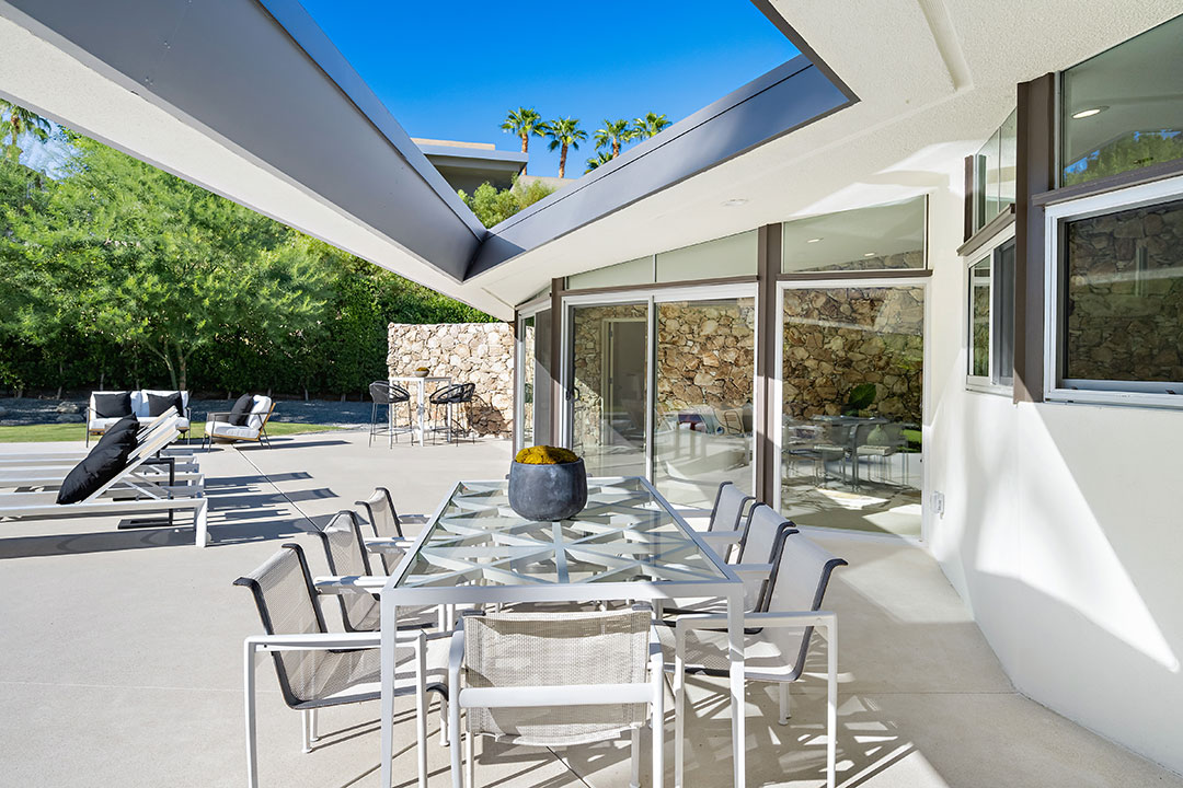 Elvis Palm Springs Outdoor Picnic Table