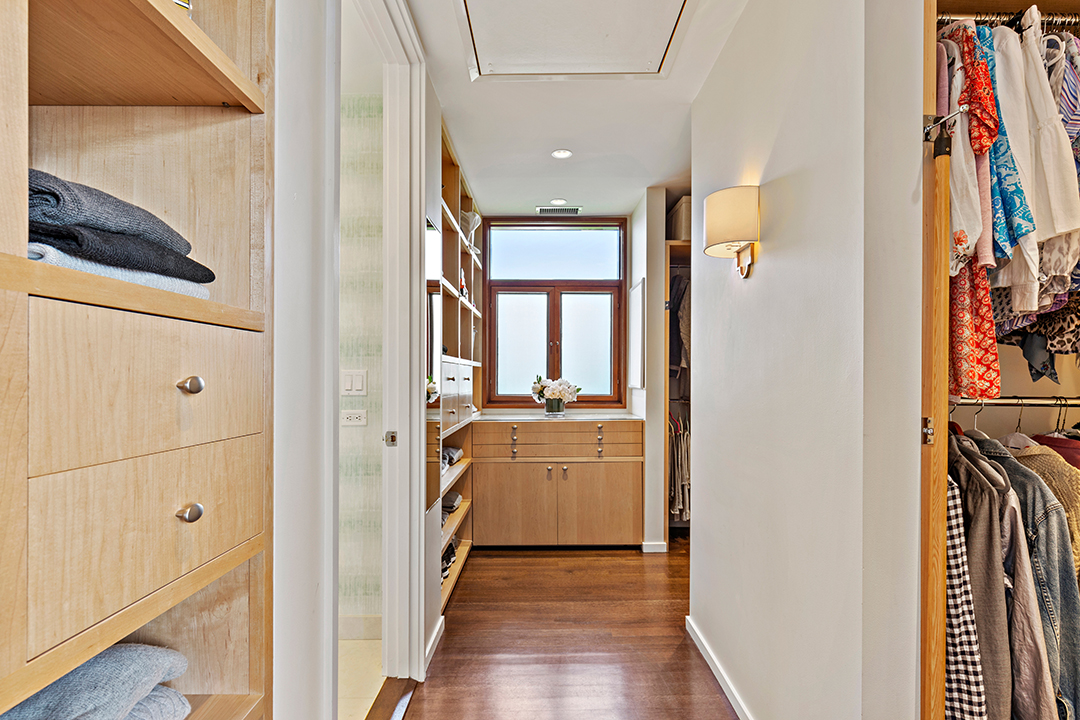 35 Primary Suite Closet 64a6009a