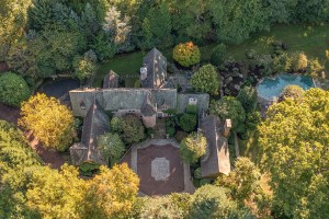 This 6 25m Historic Greenwich Manor Is A Halloween Lovers Dream A