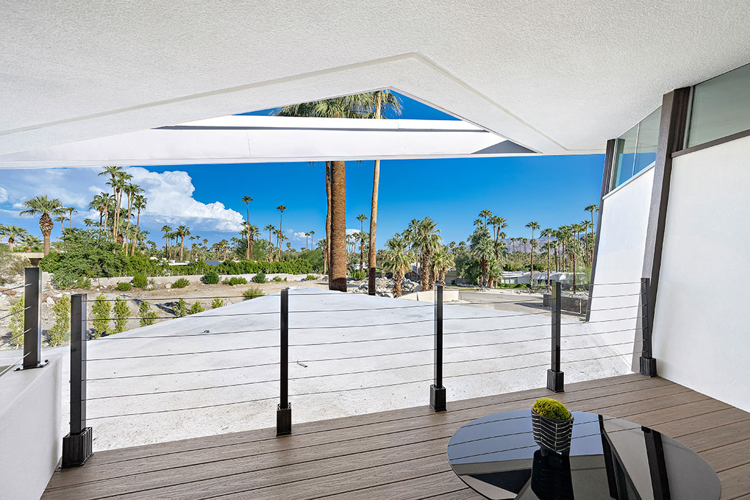 Elvis Palm Springs Roof Deck