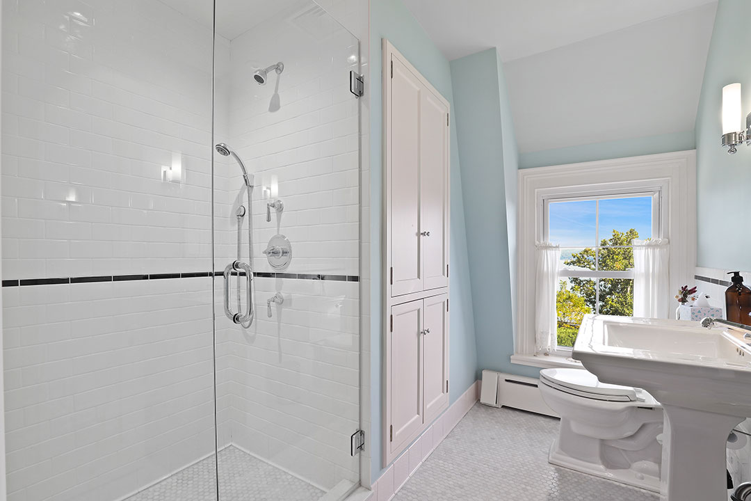 Stepmom Movie Bathroom