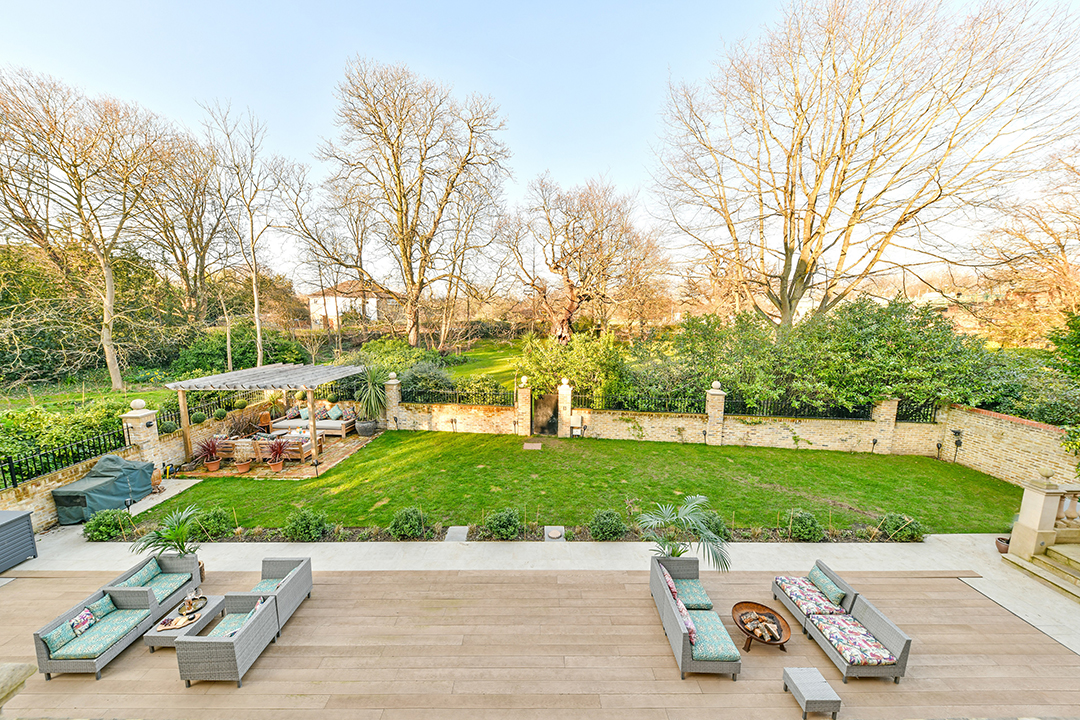 A Stylish London Manor Asking 17 5m Comes To The Market 7