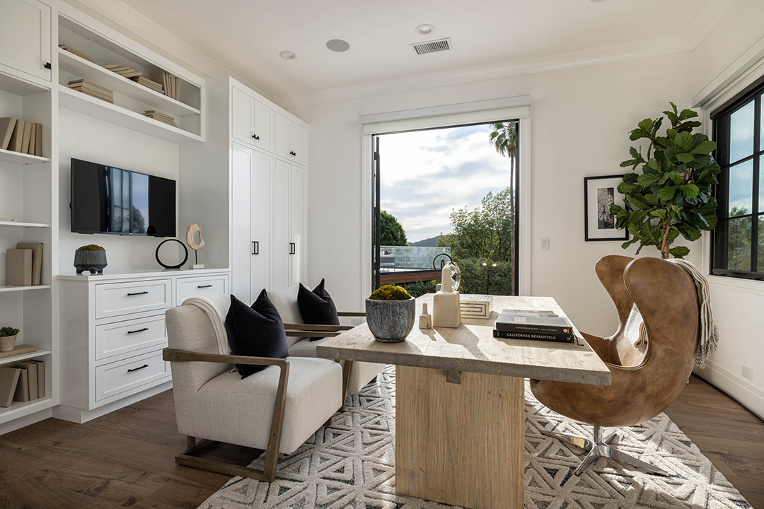 Mark Wahlbergs Former Home Famously Featured In Entourage Hits The Market 56