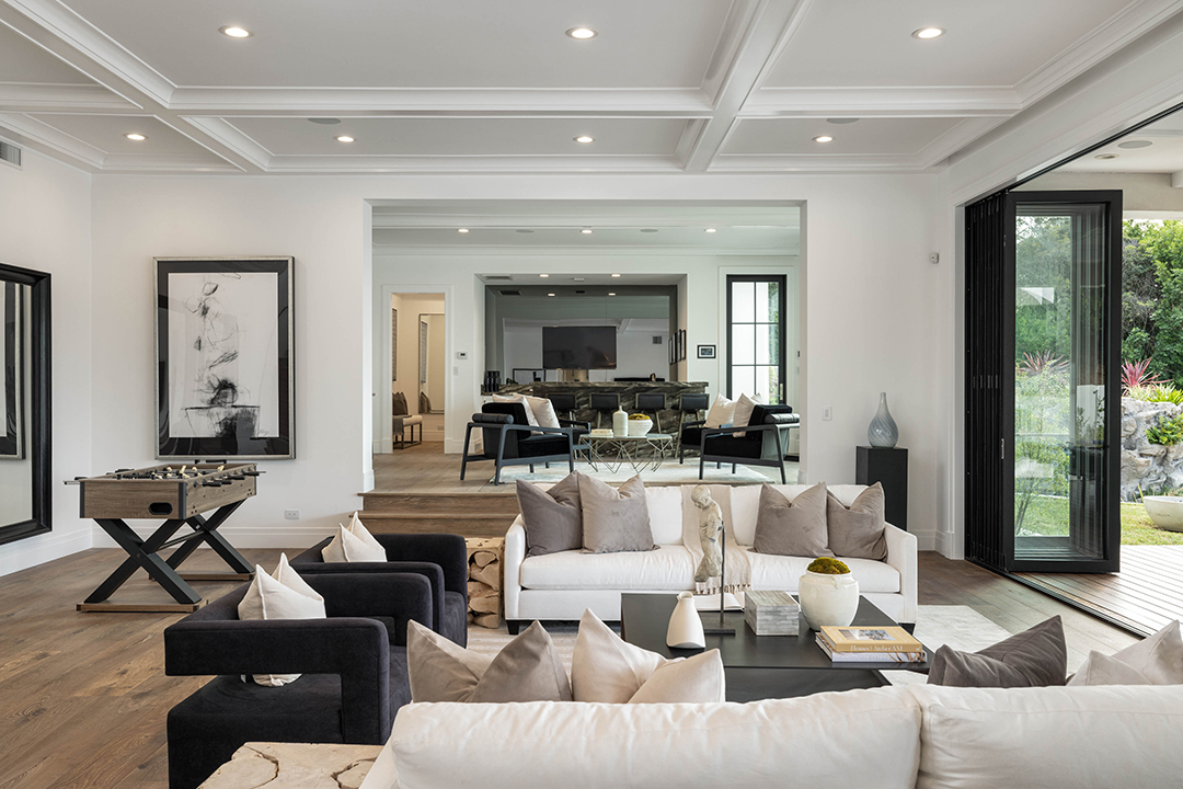 Mark Wahlbergs Former Home Famously Featured In Entourage Hits The Market 51