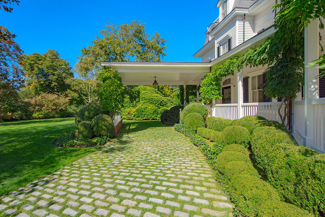 This Circa 1850 Southampton Manor Asking 25m Harkens To The Start Of Hamptons Summer Society D
