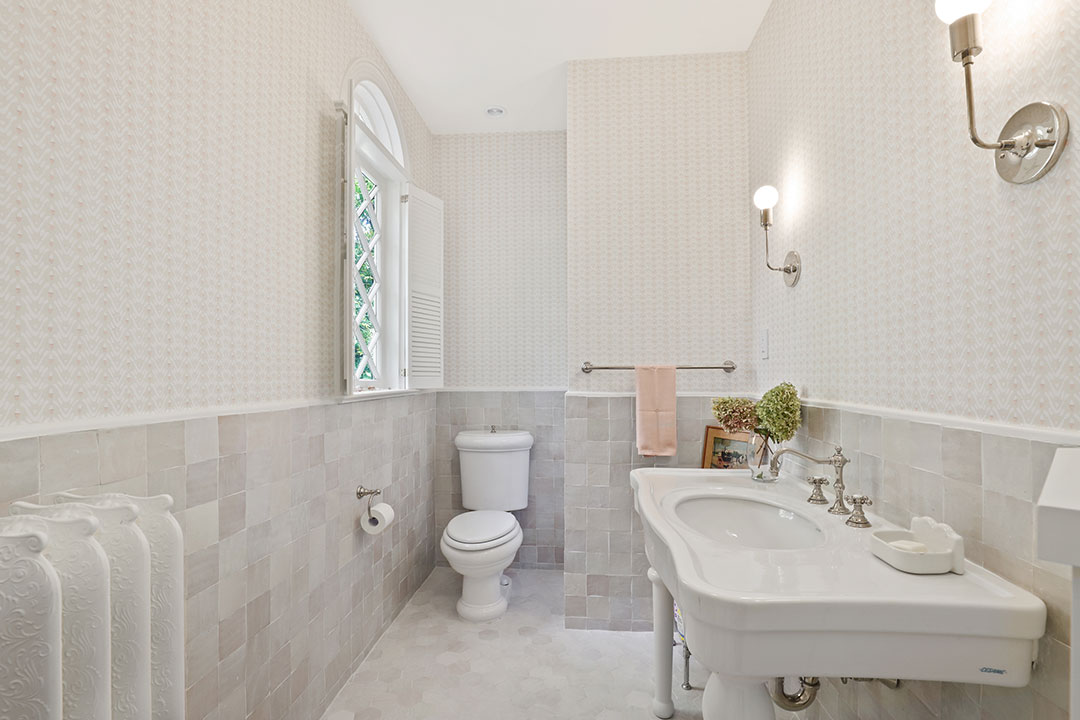 Stepmom Movie Powder Room 5