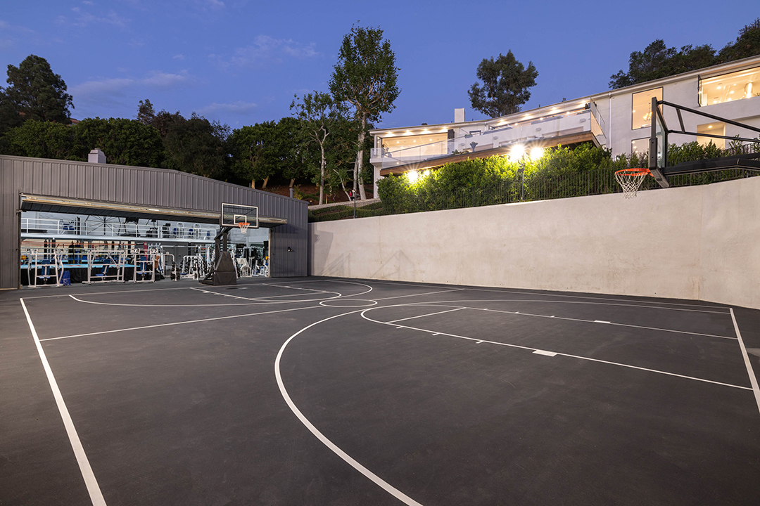 Mark Wahlbergs Former Home Famously Featured In Entourage Hits The Market 73