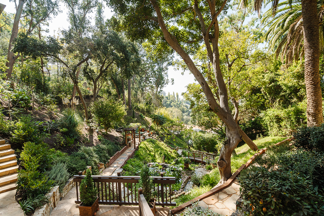 This 6 4m Home For Sale In L A Will Make You Steven Spielbergs Next Door Neighbor17