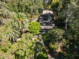 This 6 4m Home For Sale In L A Will Make You Steven Spielbergs Next Door Neighbor 1