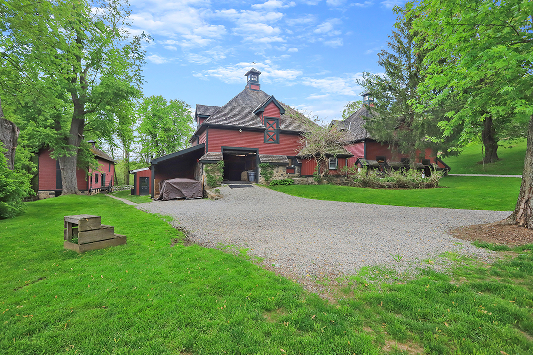 An Equestrians Dream Greenwich Estate Trots To Market Priced At 5m Z