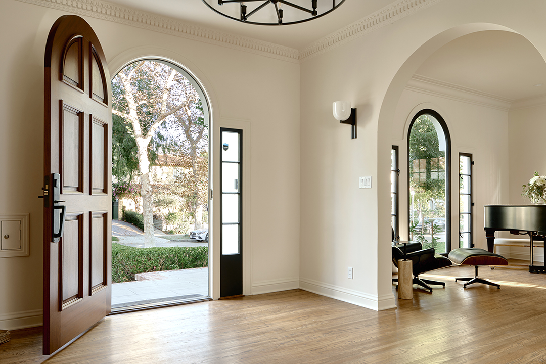 Hancock Park Home Renovated By World Renowned Designer Holly Hunt Asks 5m 537 Cherokee Hires 03