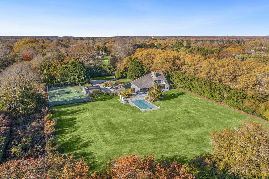 You Can Bid On A Spectacular Norman Jaffe Designed East Hampton Home Come December 100 Further Lane Drone 004 Copy