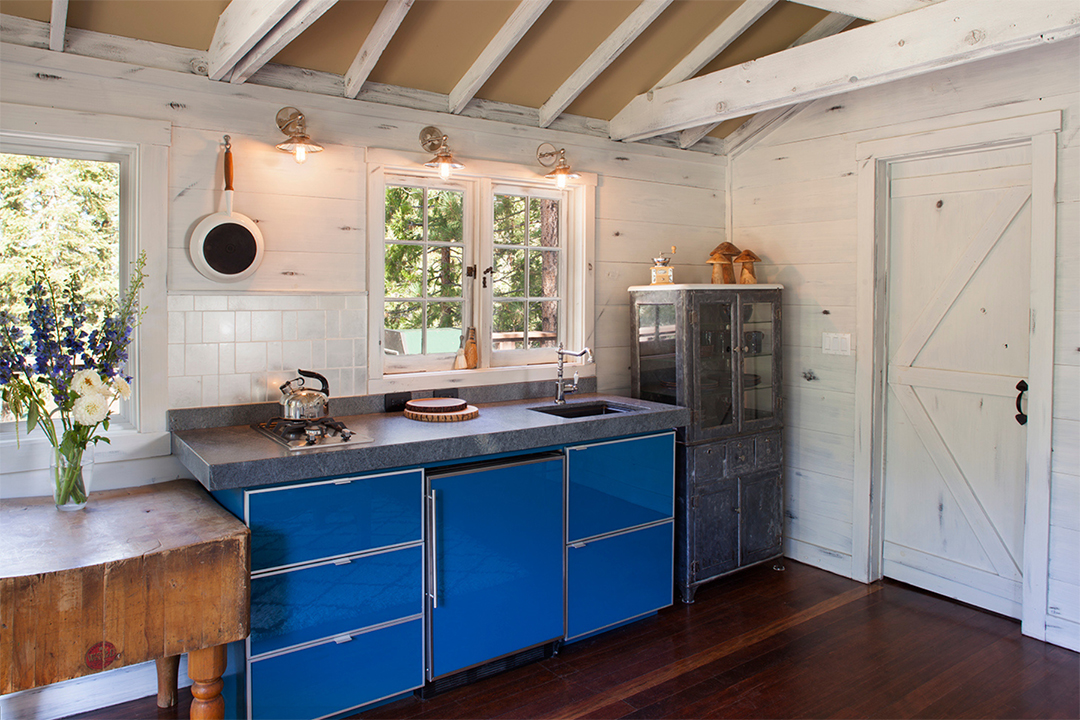 Explore A 25m Lake Tahoe Compound Z